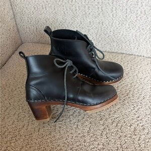MAGUBA Black Leather Lace-Up Clog Boots